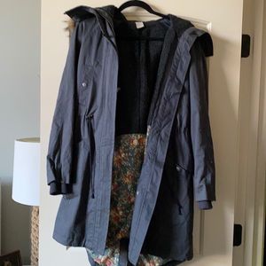 Beautiful wax lined wrap jacket fur hood and tighten fasteners